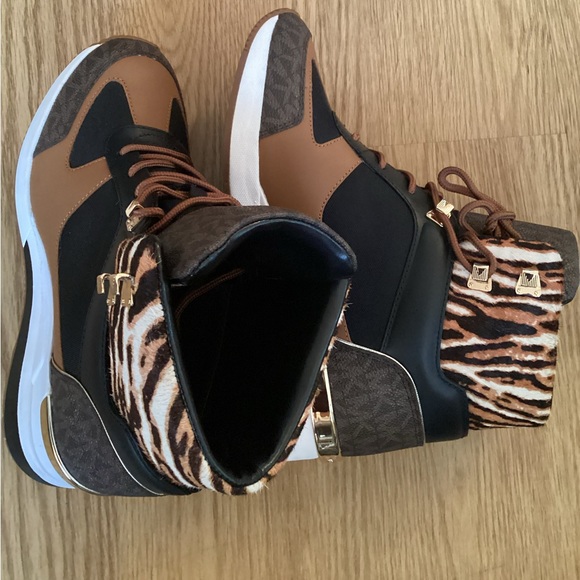 NWT MICHAEL Michael KORS LIV WEDGE BOOTIE - Picture 5 of 15